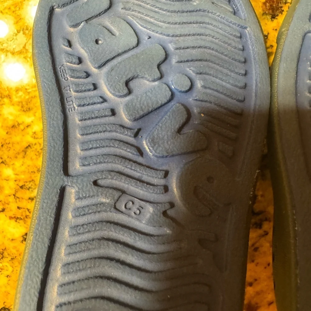 Native Jefferson blue slip on water shoes Size C5